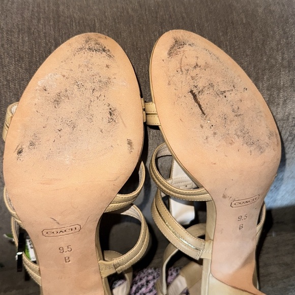 Coach Size 9.5 B Blake Beige & Gold Leather Strappy Sandals - Picture 7 of 7